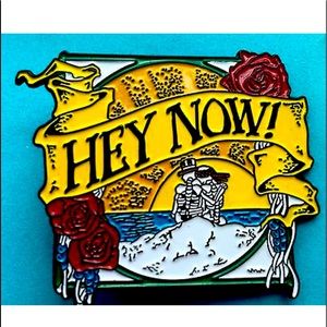 HEY NOW! Grateful Dead Lovers On Beach Vintage 1988 GD Relix Art Collectable Pin
